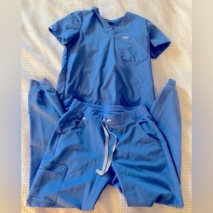 FIGS Shirt/Jogger Set Size Medium